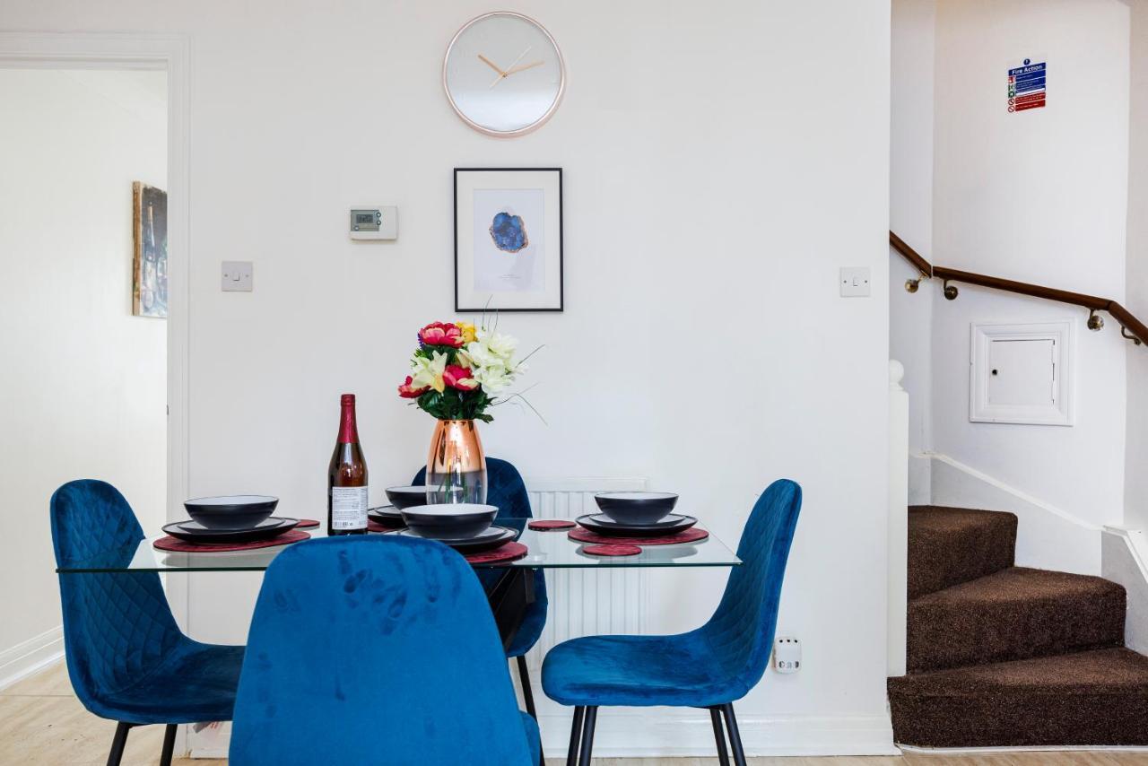 Lovely 2 Bd Hse With Parking Near Excel Лондон Екстериор снимка