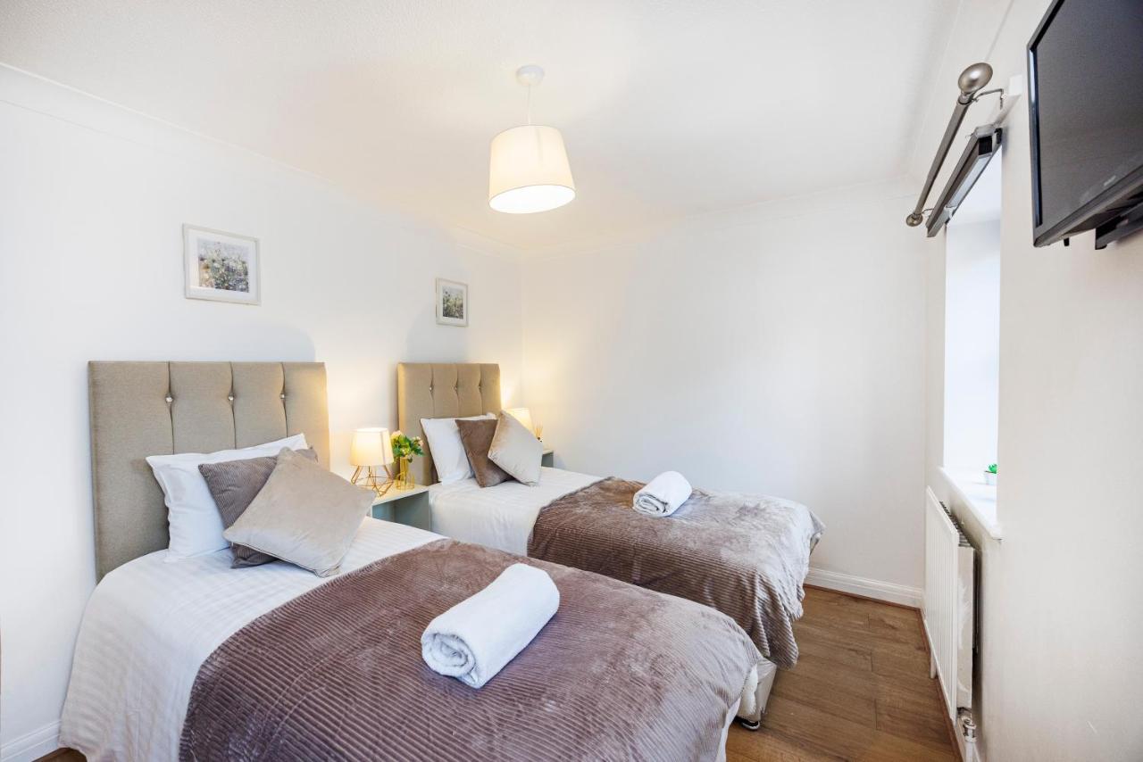 Lovely 2 Bd Hse With Parking Near Excel Лондон Екстериор снимка