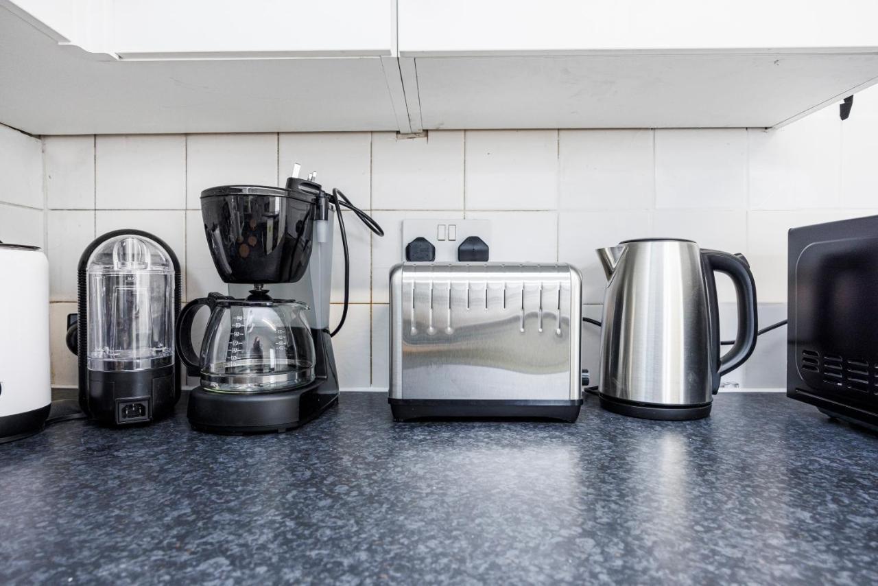 Lovely 2 Bd Hse With Parking Near Excel Лондон Екстериор снимка