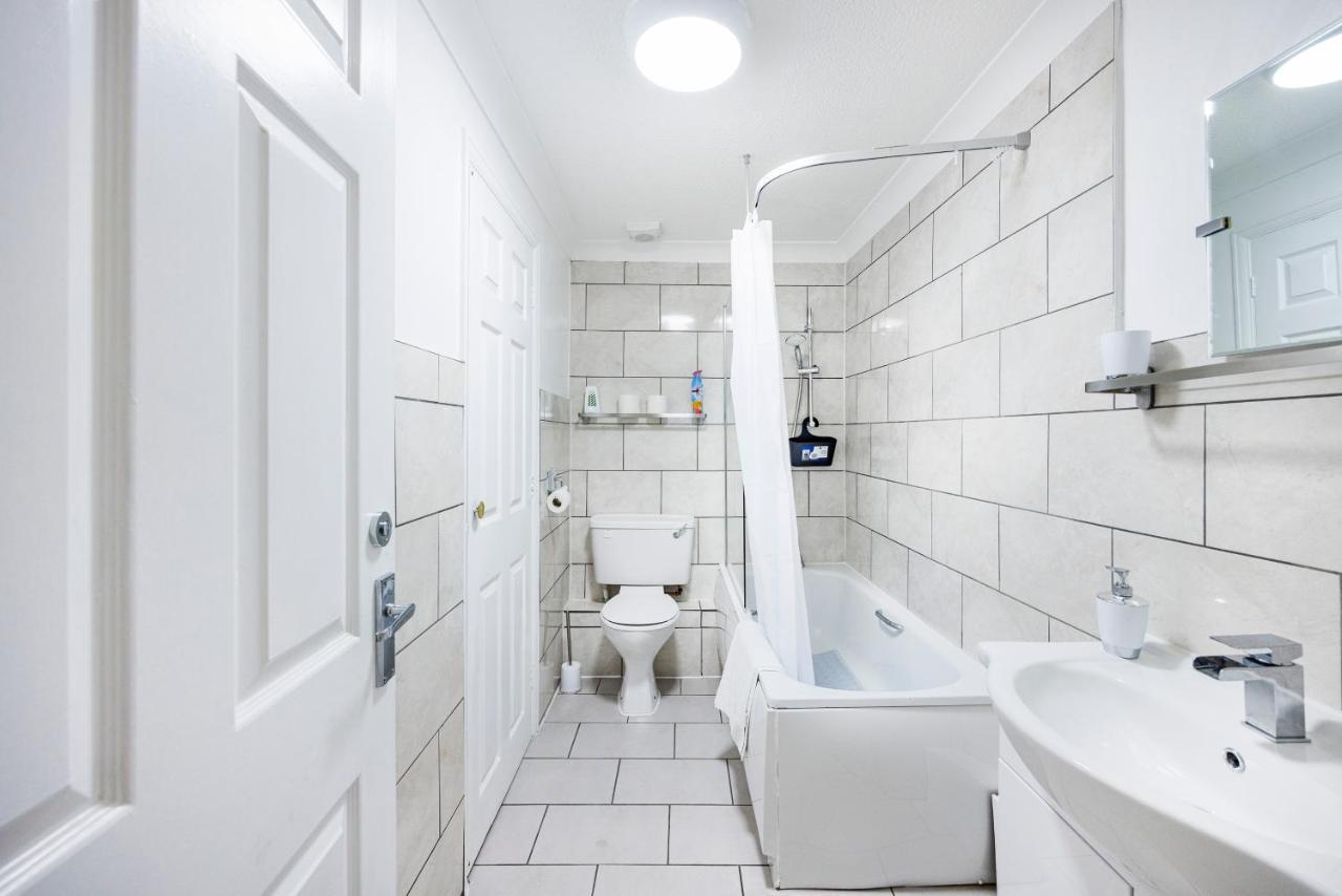 Lovely 2 Bd Hse With Parking Near Excel Лондон Екстериор снимка