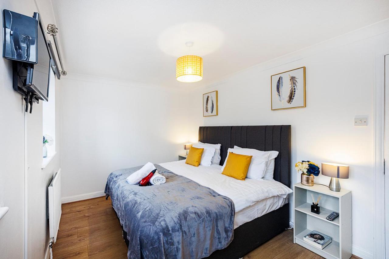 Lovely 2 Bd Hse With Parking Near Excel Лондон Екстериор снимка