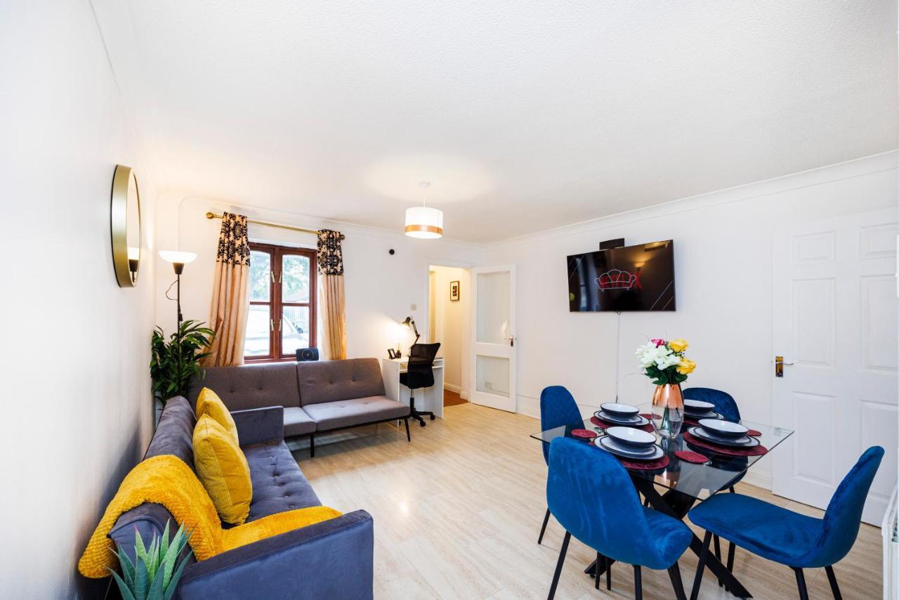 Lovely 2 Bd Hse With Parking Near Excel Лондон Екстериор снимка